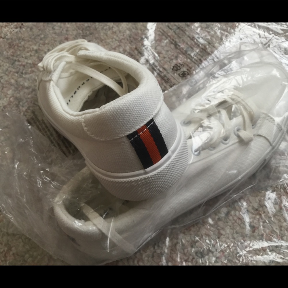 Men’s New Republic white canvas sneakers